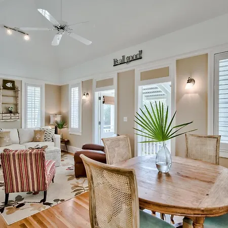 Lola'S Carriage House Villa